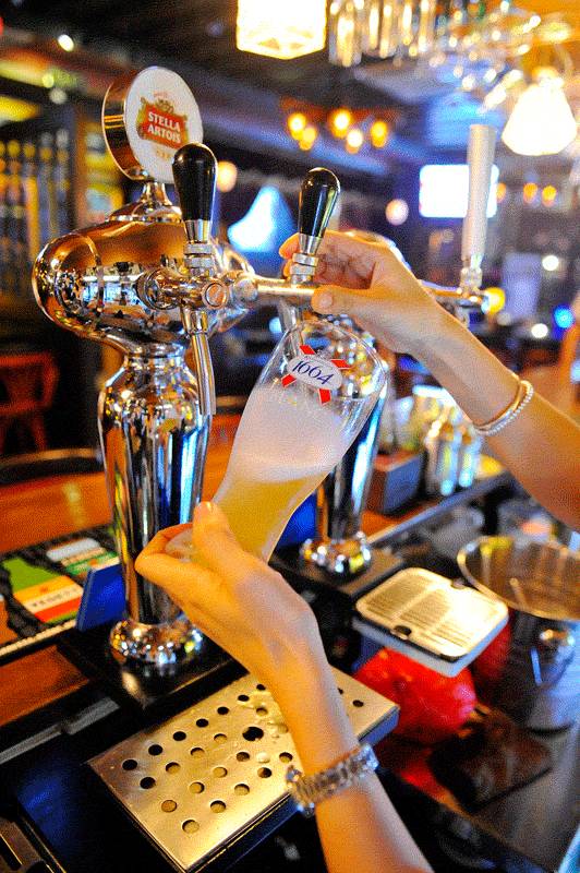 鐏孩閰掔豢澶嶅彜,鐏孩閰掔豢娓呭惂