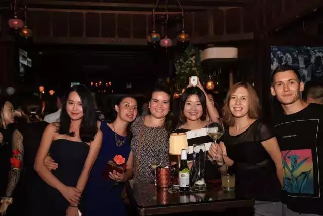 鐏孩閰掔豢澶嶅彜,鐏孩閰掔豢娓呭惂