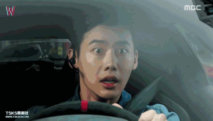 女主穿越到李钟硕演的韩剧里,李钟硕穿越到漫画世界上