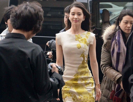 被镜头抓拍明星众生相,镜头抓拍明星微表情有多尴尬