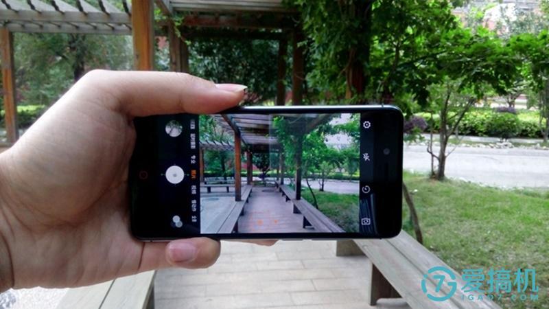 iqooneo7se和光荣x50拍照哪个好,光荣7i和小米5对比