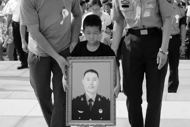 爸爸我来接你回家,宝贝快醒来爸爸带你回家