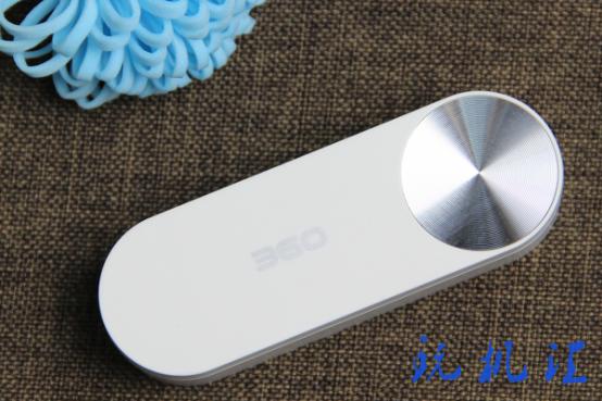 给信号充值360WiFi扩展器让家里的wifi不留死角