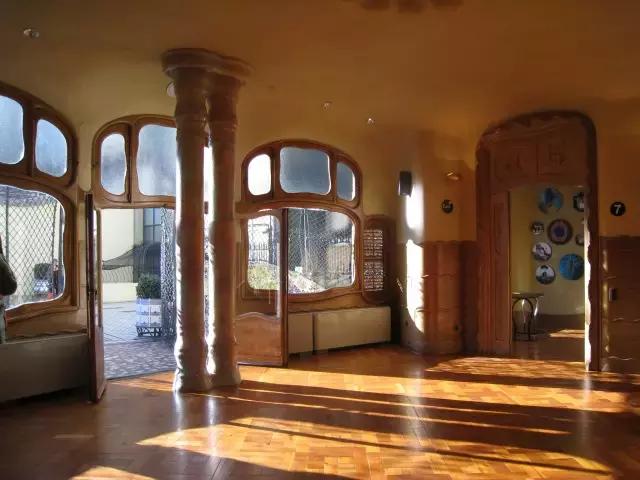 巴塞罗那自由行攻略,免费玩转西班牙马德里不思议