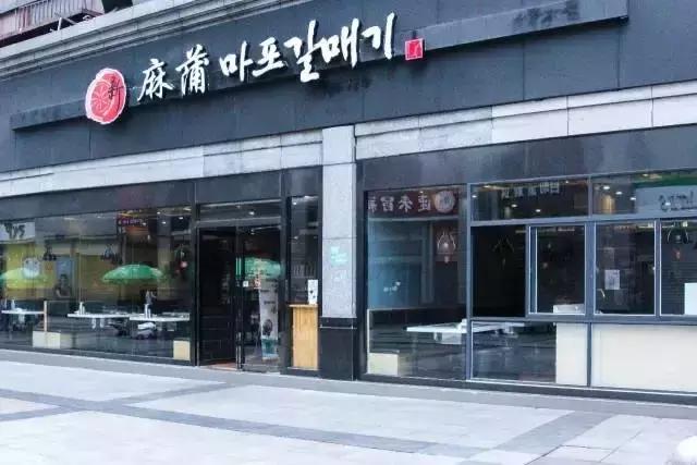 喷火枪、温度计全上阵！春熙路的这家店，隔着屏幕都能感受它的神
