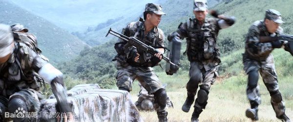 战争电影中的经典枪械,电影战狼中的一些枪械