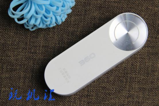 给信号充值360WiFi扩展器让家里的wifi不留死角
