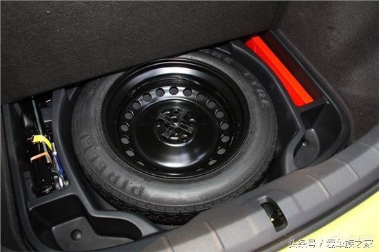 手把手教你如何换轮胎,男人换轮胎视频手把手教学