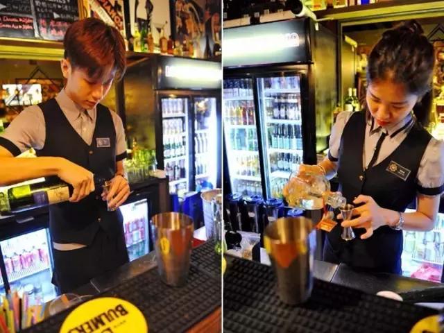 鐏孩閰掔豢澶嶅彜,鐏孩閰掔豢娓呭惂