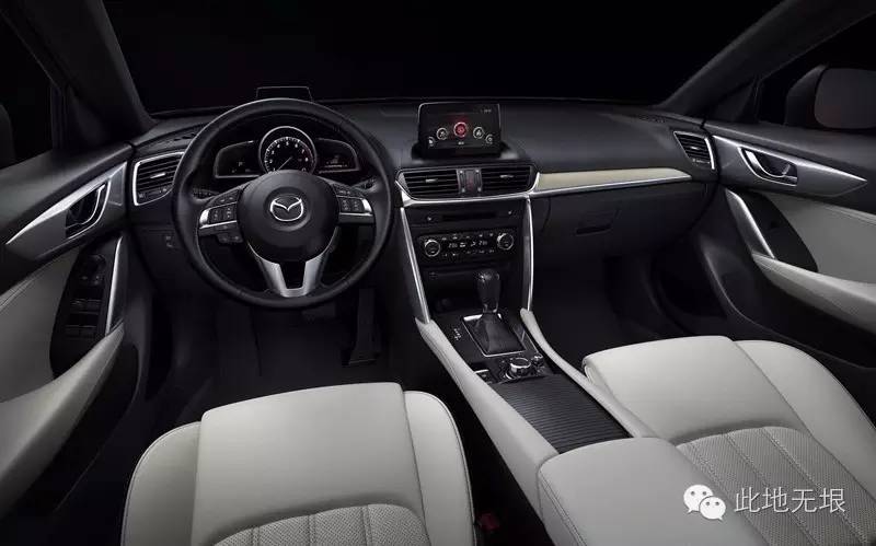 尽管我被卡在后排座椅上，我还是给这款车点了赞