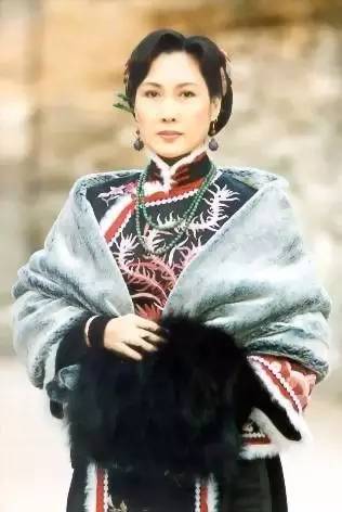 她是一剪梅中的沈心慈，传被李立群抛弃嫁陈震雷