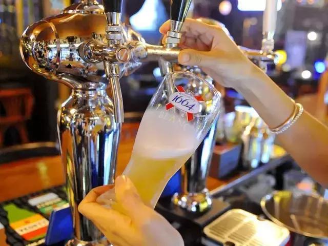 鐏孩閰掔豢澶嶅彜,鐏孩閰掔豢娓呭惂