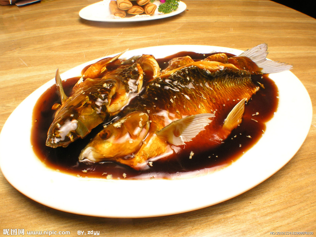 西湖的鱼吃什么醋？