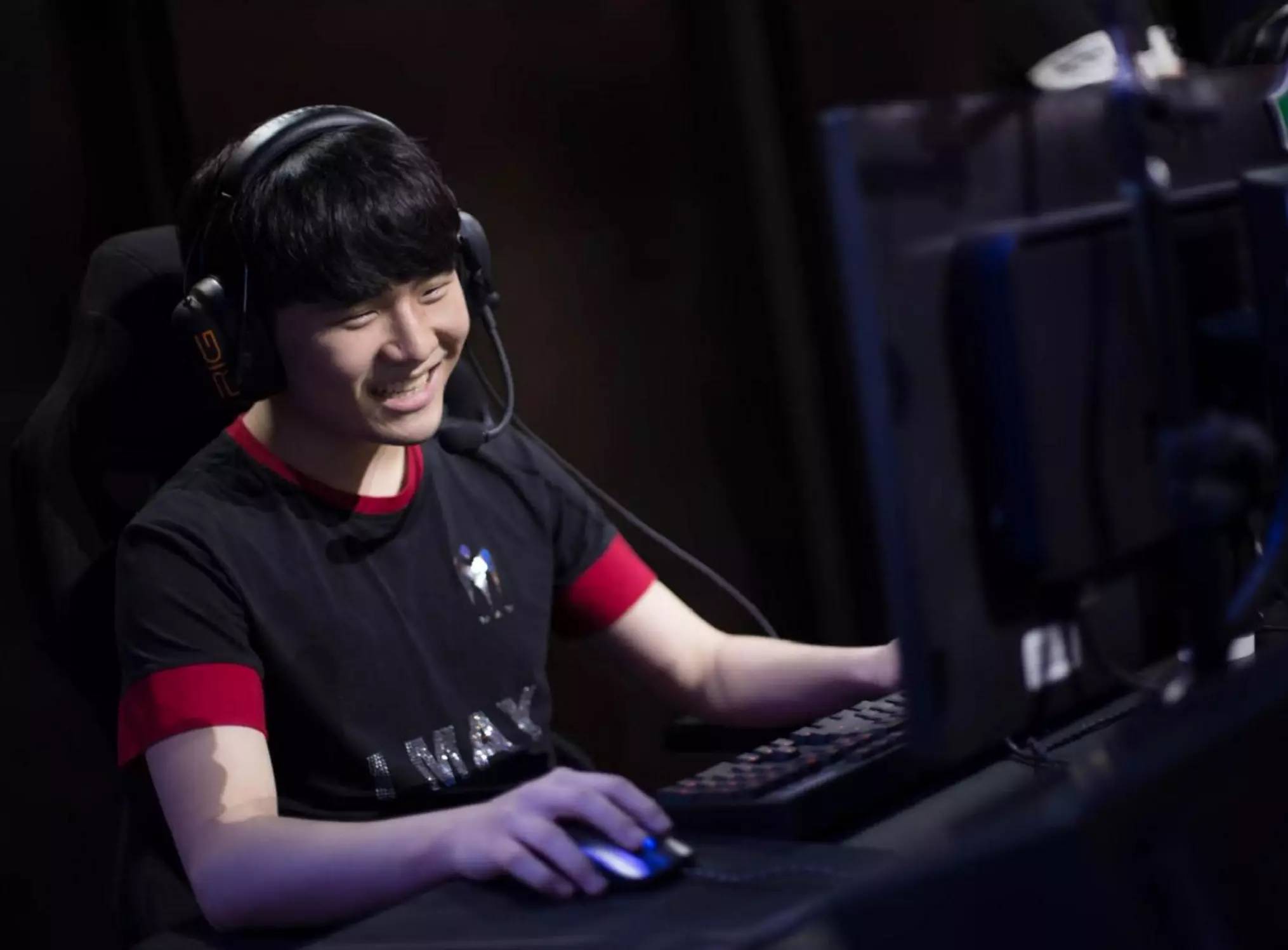 老友对决edg对战lng,edgvsdj第五局全程回放