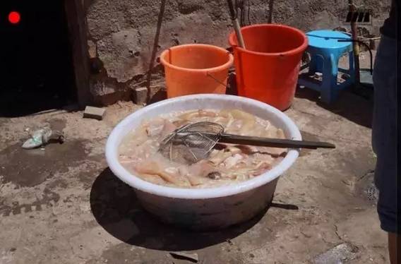 恶心丨贺兰有人用工业明胶做皮冻，卖到银川，贺兰，永宁，可能你就吃过！