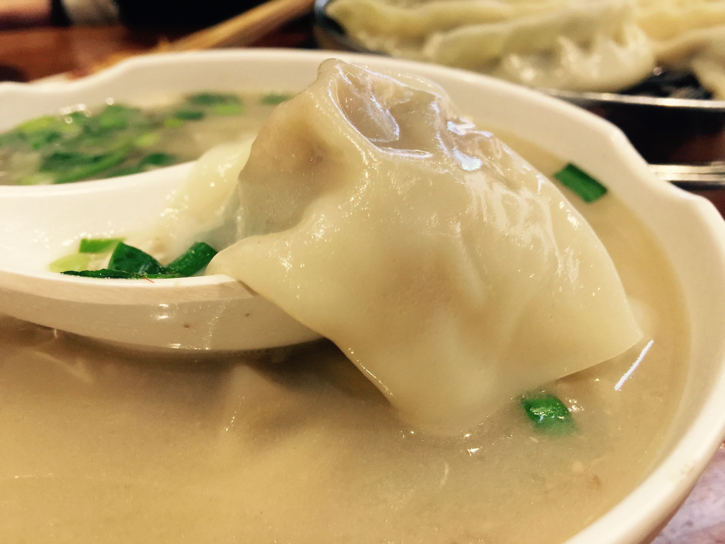 阳光探店~会吃就要吃马蹄莲馄饨，来吧！