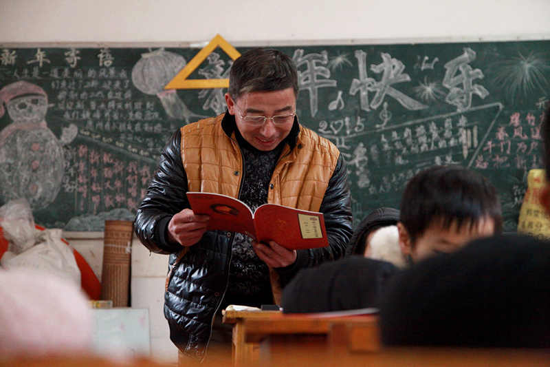 山巅教学点：一对父子60载坚守