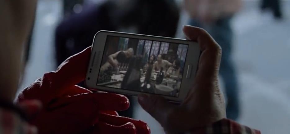 三星、LG贯串剧情，聊聊韩国影片《局内人》中出现的电子产品