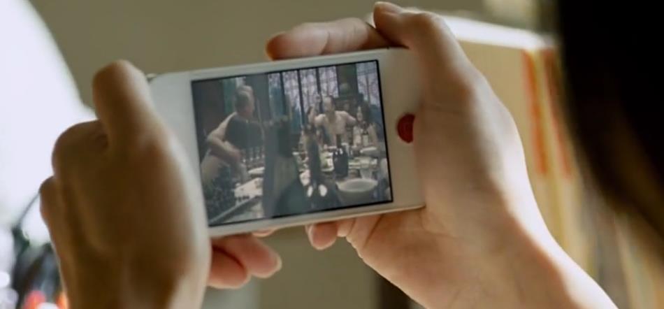 三星、LG贯串剧情，聊聊韩国影片《局内人》中出现的电子产品