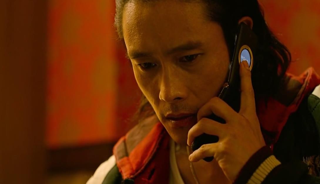 三星、LG贯串剧情，聊聊韩国影片《局内人》中出现的电子产品