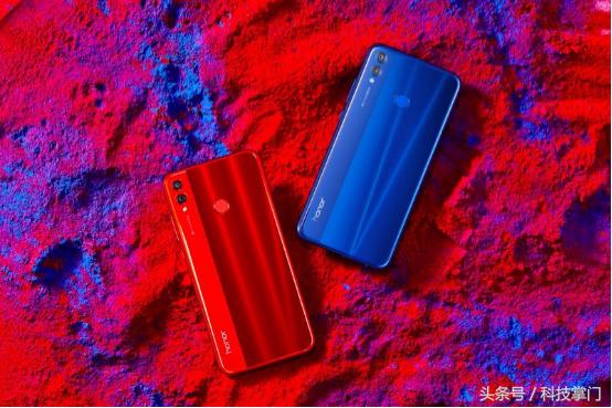 光荣8x开箱魅海蓝,光荣8x值得入手的手机