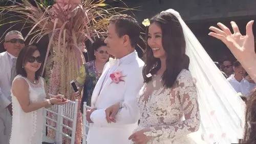 林心如小腹隆起,林心如发福肚子上都是赘肉