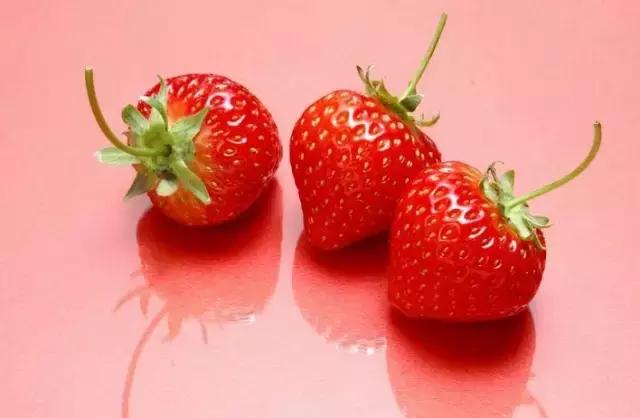 为什么奇怪的草莓是能吃的,草莓长得奇形怪状有没有营养