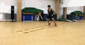 打球教学新手入门10岁,怎样学会打球脚步