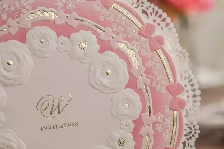 这张婚礼请柬有“毒”，还不速来围观！