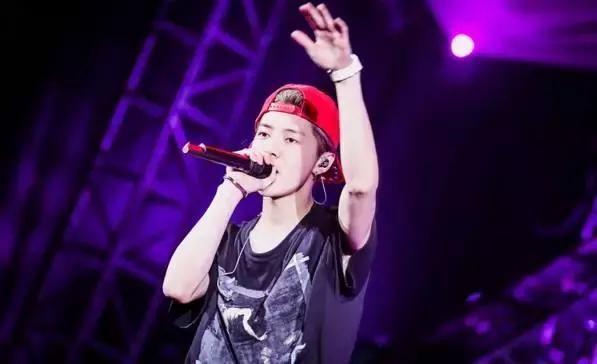 鹿晗过生日奔跑吧,鹿晗过生日足球明星