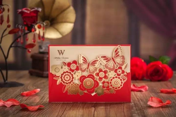这张婚礼请柬有“毒”，还不速来围观！