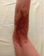 女医生为何不务正业在医院居然干起裁缝活？