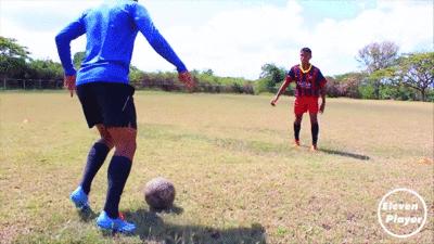 足球马赛回旋伊涅斯塔,gif伊涅斯塔油炸丸子过人