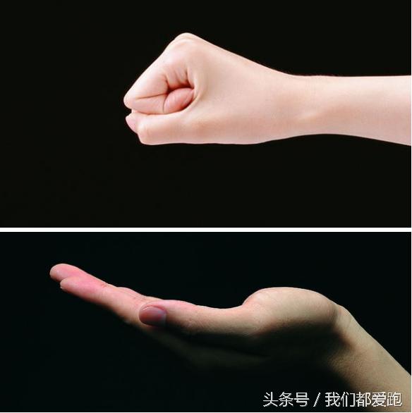 足球运动员为什么喜欢双手叉腰,足球运动员跑步姿势