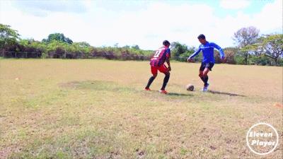 足球马赛回旋伊涅斯塔,gif伊涅斯塔油炸丸子过人