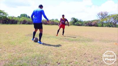 足球马赛回旋伊涅斯塔,gif伊涅斯塔油炸丸子过人