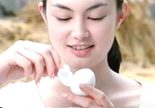 最新美妆广告推荐,那些丑爆了的美妆品牌广告