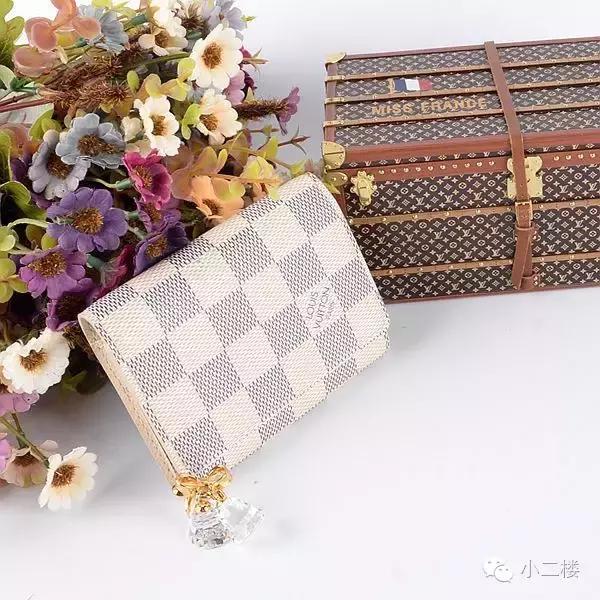 钱包要选什么样的才好,什么牌子的钱包好看适合女孩子