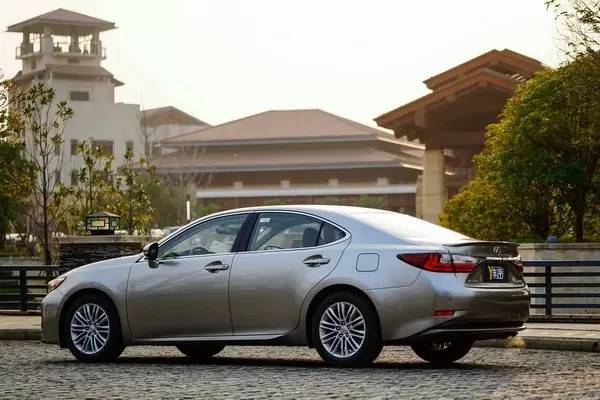 雷克萨斯es200和凯美瑞2.0动力,雷克萨斯es200和亚洲龙哪个动力好