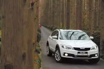 这时尚自主品牌紧凑SUV定位于都市SUV，做工和性能远超合资