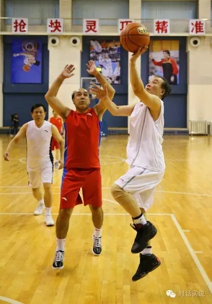 省委书记谢伏瞻运动会上亮脚法！想不到这些领导竟是“体育达人”