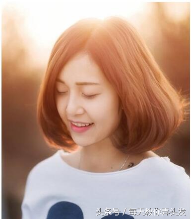 适合头发少的短发中年女性,脸小的好打理的中年女士短发