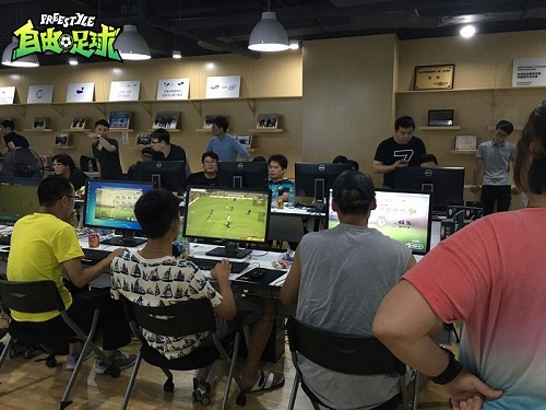 老司机聚集《自由足球》直击8.8见面会现场