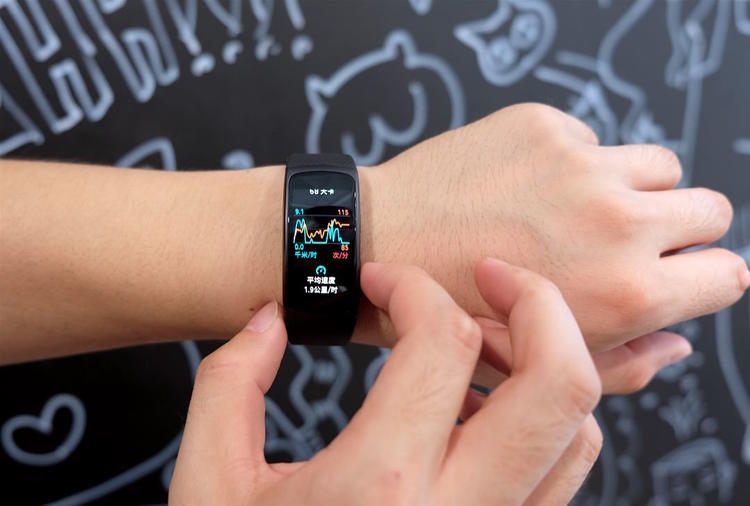 三星手环gearfit2测评,三星手环gearfit3评测