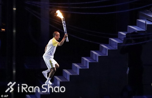 德利马马拉松运动员,德莉玛点燃里约热内卢奥运会火炬