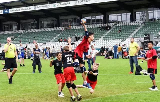 又一个世界冠军诞生！这回不在巴西，在丹麦，还是一群鄞州小学生