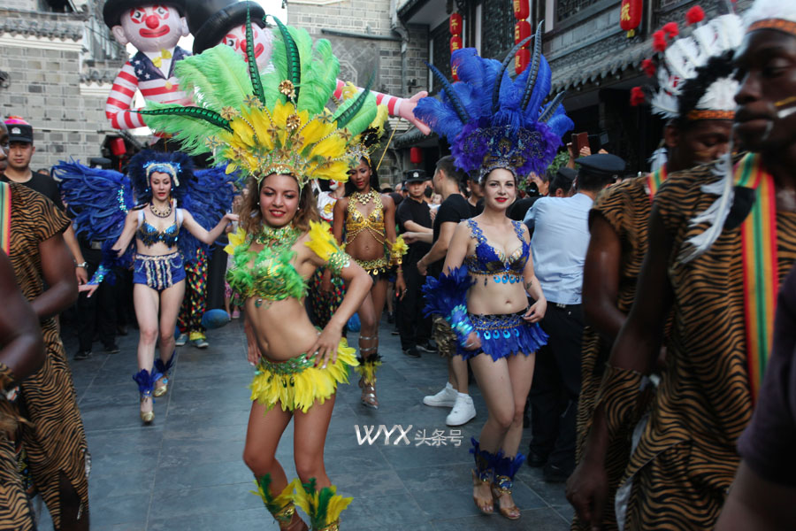 这个夏天巴西豪情桑巴火了连山城小镇都是火辣辣的巴西女郎