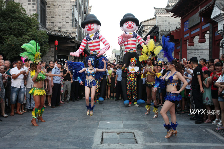 这个夏天巴西豪情桑巴火了连山城小镇都是火辣辣的巴西女郎