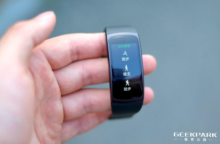 三星手环gearfit2测评,三星手环gearfit3评测