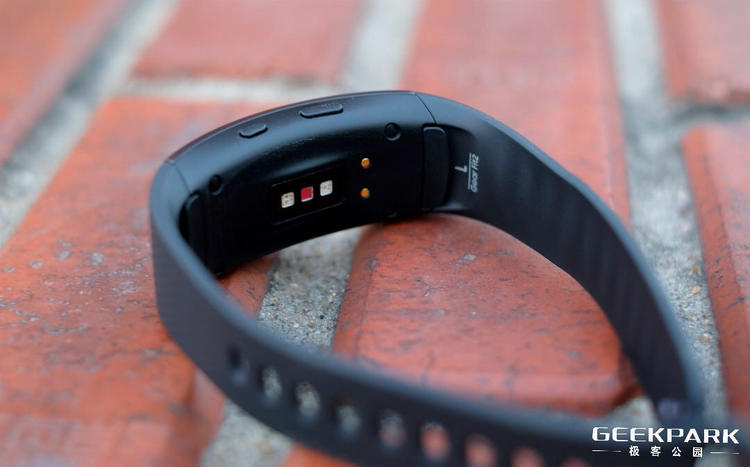 三星手环gearfit2测评,三星手环gearfit3评测